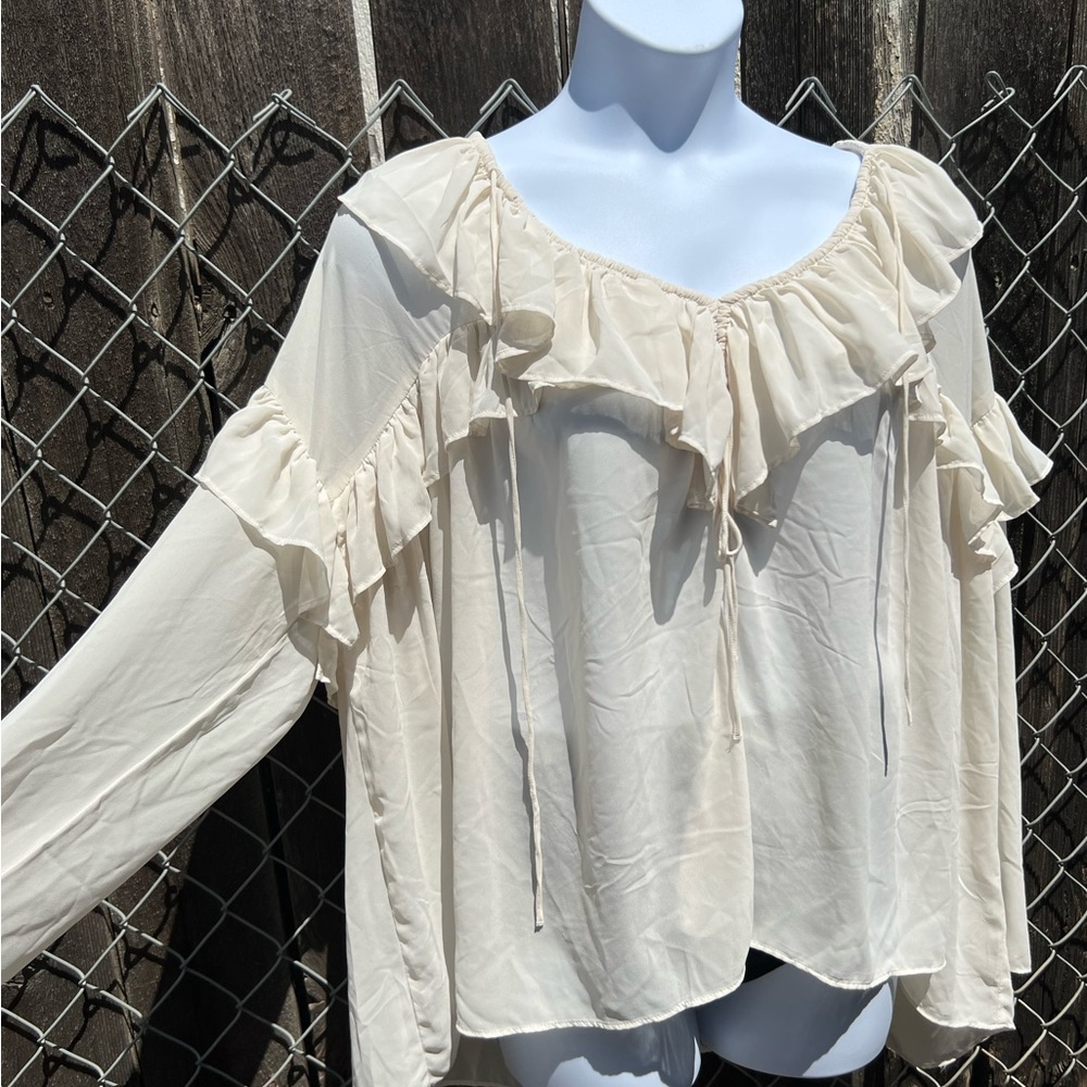 Do you need a last minute top for your pirate costume? Staple piece? I got you !